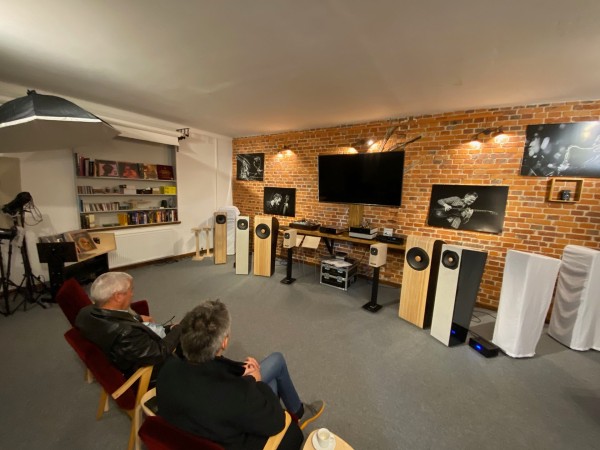 Andy Sheppard and Przemek Strączek listening